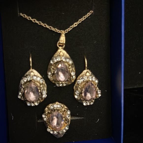 Jewelry Set - Picture 2 of 2